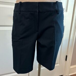 Women’s size 6, Ann Taylor The 10” short NWT